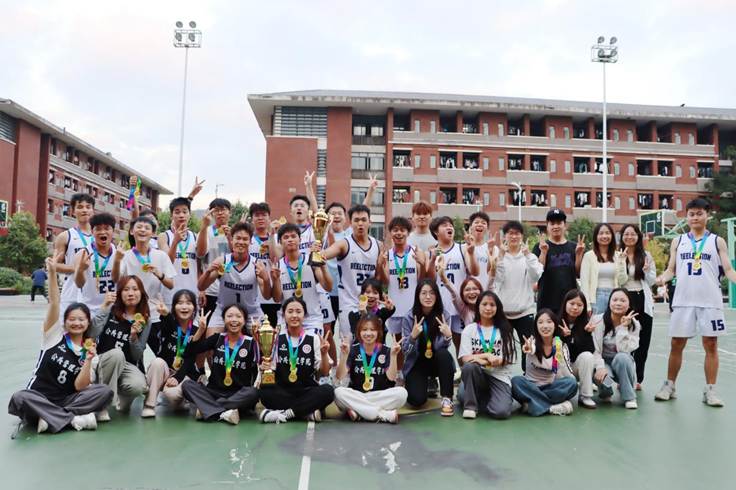 连续三年获百合小说
男篮冠军